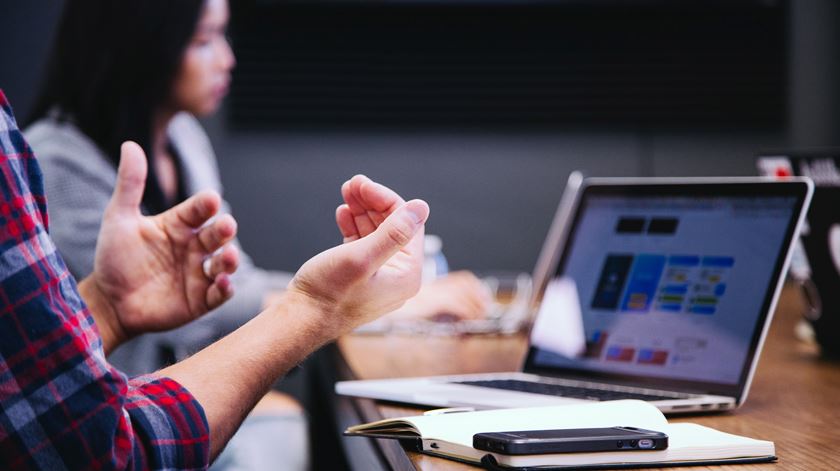 Programa prevê um plano de formação para os professores. Foto: Headway/Unsplash