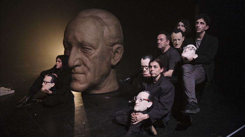 “Vidro Pantera,  o espetáculo que estilhaça o universo de Heiner Müller estreia em Faro