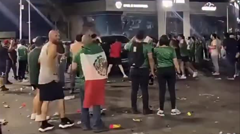 Carro invade celebrações da vitória do México e faz pelo menos 17 feridos em Cabo San Lucas