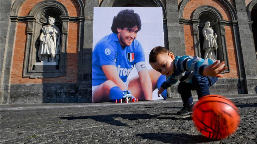 homenagem a Maradona em Nápoles Foto: Ciro Fusco/EPA