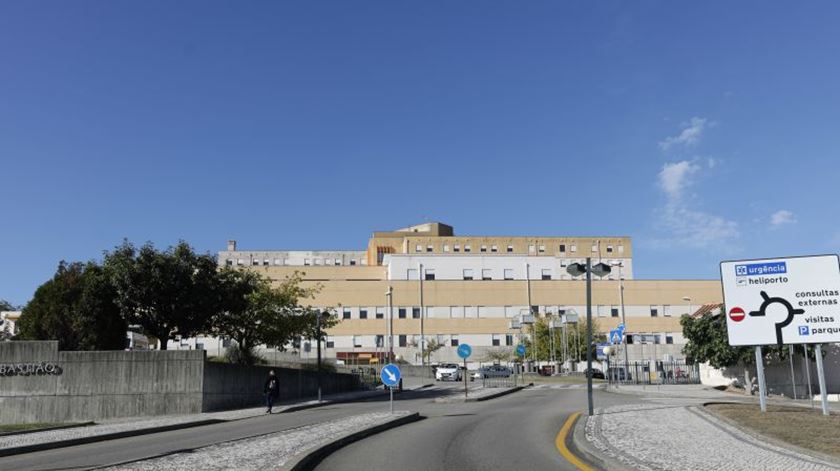 Sindicato e profissionais denunciam "esgoto a céu aberto" no Hospital de Santa Maria da Feira