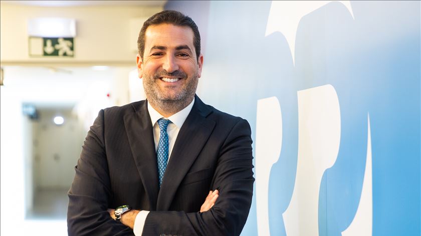 Hugo Soares responde a críticas de Passos Coelho: "É manifestamente um tiro ao lado"