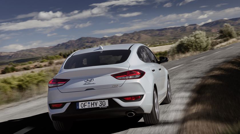 hyundai-all-new-i30-fastback-2018-exterior-26-hires