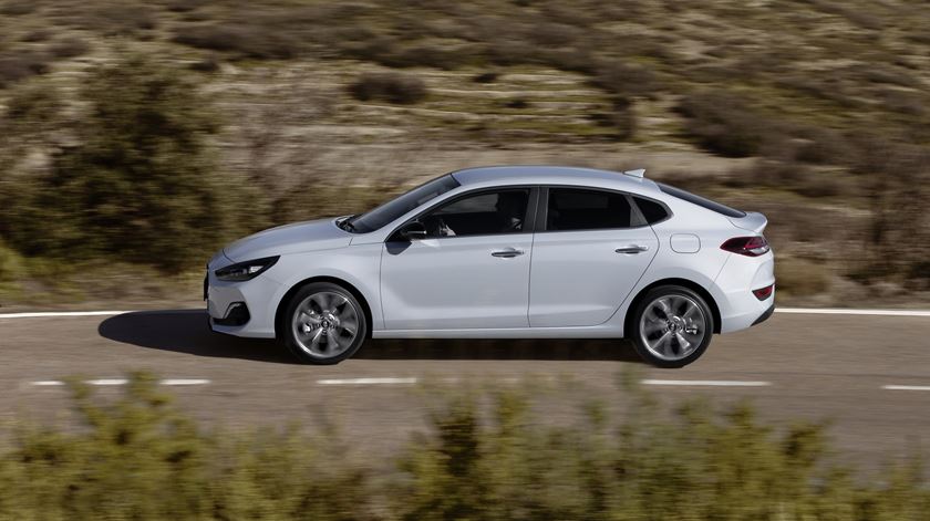 hyundai-all-new-i30-fastback-2018-exterior-27-hires