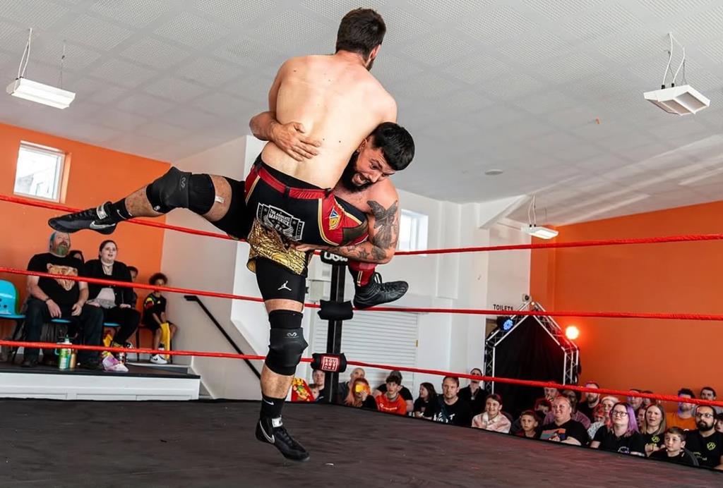 Do Arsenal para o wrestling, Ian Rosário quer ser o "Cristiano Ronaldo da WWE" e o primeiro campeão português Do Arsenal para o wrestling, Ian Rosário quer ser o "Cristiano Ronaldo da WWE" e o primeiro campeão português