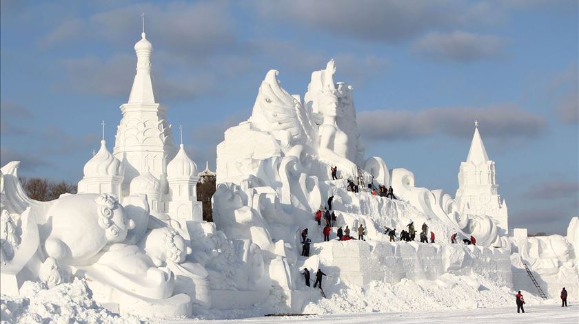 Escultura de neve de um monumento no festival de neve e gelo em Harbin, China Foto: Ice Festival Harbin/Facebook