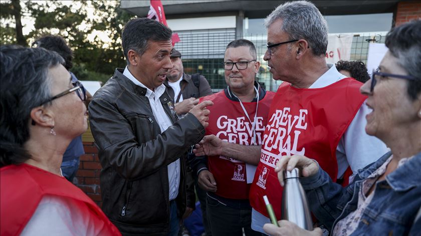 Greve geral. Primeiro-ministro mostra "total falta de humildade"