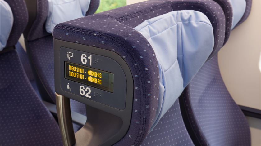 Assento com ecrã de destino no ICE 4 da Deutsche Bahn. Foto: Siemens