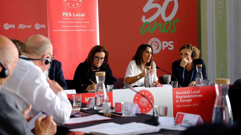 Crise na habitação. Governo assume que se “reagiu tarde” e pede ajuda a autarcas estrangeiros