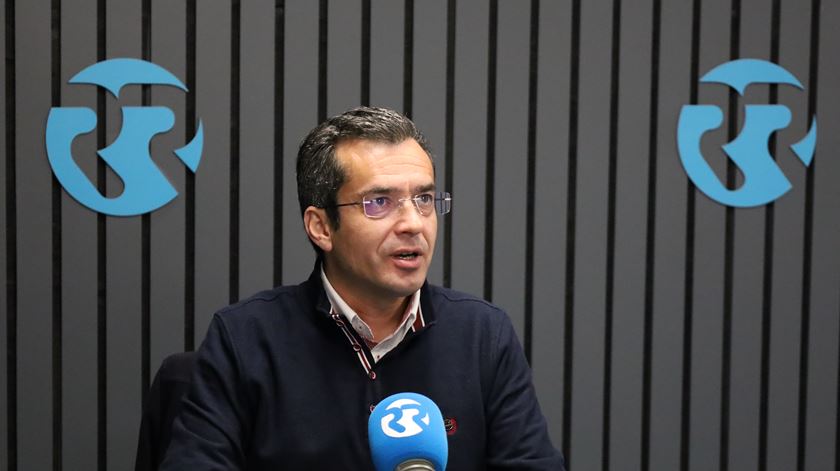 "Guardas prisionais no nosso país são presos com os presos"