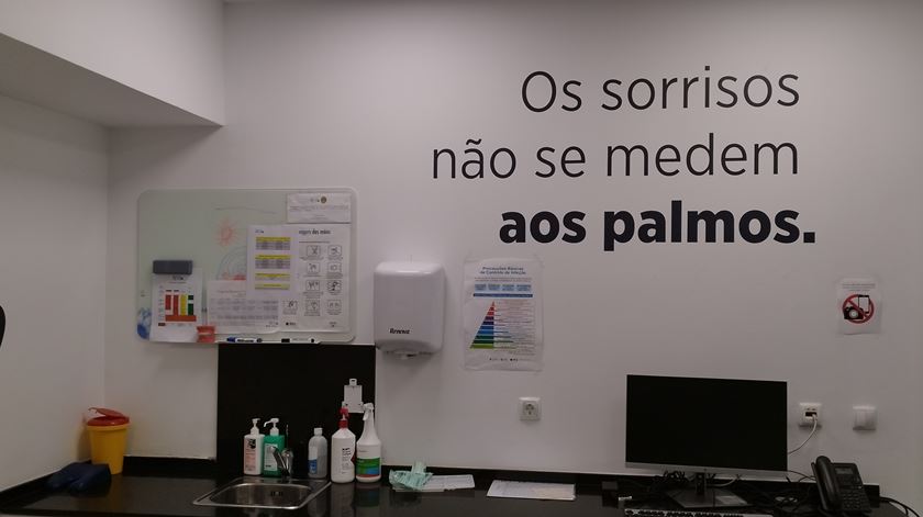 Gabinete do Serviço Odontopediátrico de Lisboa, que atende gratuitamente crianças até aos 18 anos a viverem ou estudarem em Lisboa. Foto: Diogo Camilo/RR