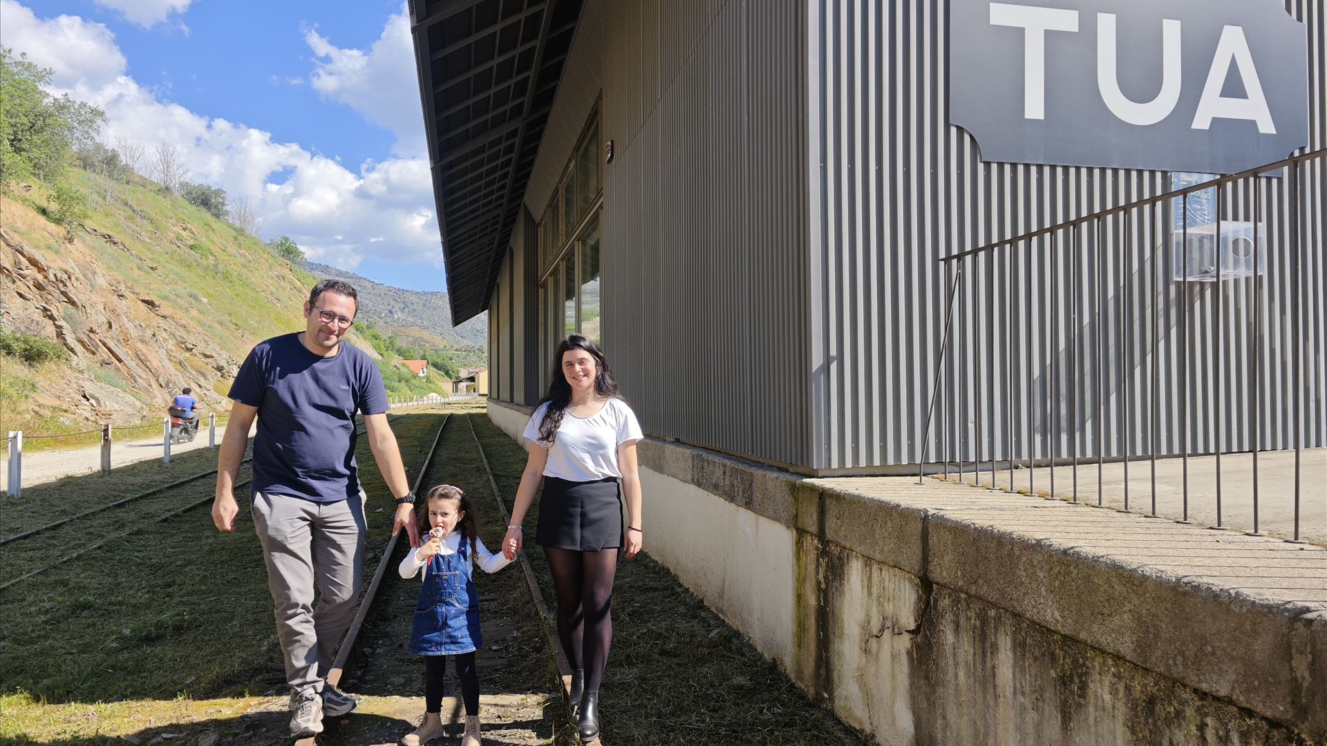 No silêncio do Tua, uma família decidiu arriscar. Há 20 anos que não existia ali um alojamento aberto todo o ano