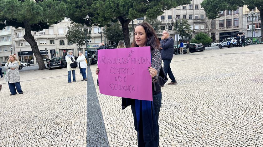 Protesto no Porto. Proibição da burca "é desnecessária"