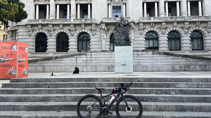 O projeto teve início esta segunda-feira com partida na Praça General Humberto Delgado, junto à Câmara Municipal do Porto.