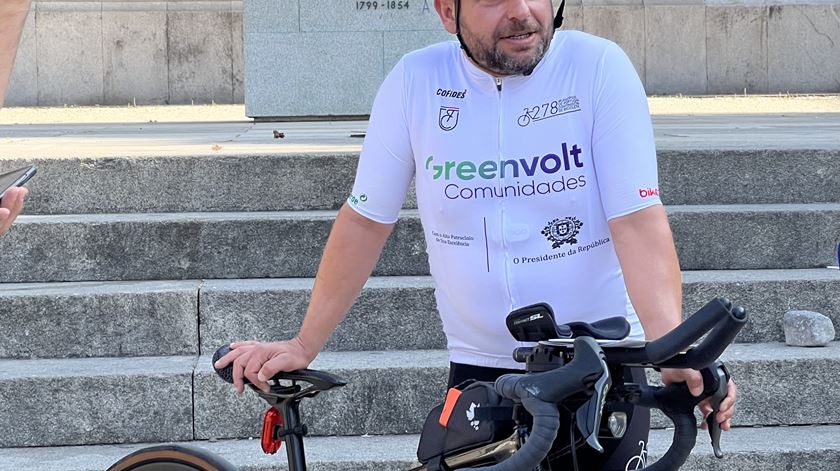 Tiago Cação tem 42 anos e nasceu em Montemor-o-Velho. É atleta ultramaratonista em ciclismo.