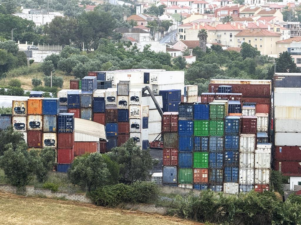 Empresa recusa acusações de que levam a cabo decapagens, com produtos químicos e jato de areia. Foto: João Cunha/RR Empresa recusa acusações de que levam a cabo decapagens, com produtos químicos e jato de areia. Foto: João Cunha/RR