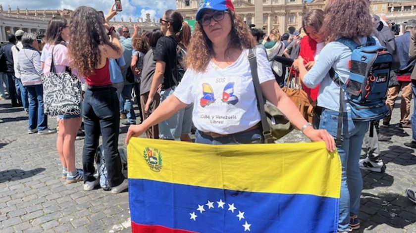 Da Indonésia à Venezuela. O mundo na Praça de São Pedro. Foto: Ana Catarina André/RR