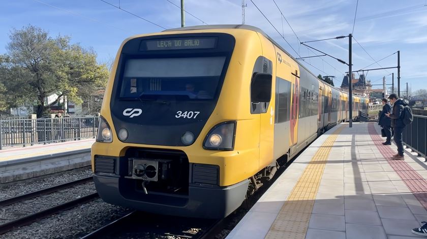 Um morto em atropelamento ferroviário que cortou a Linha do Minho em Viana do Castelo