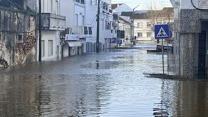 O Sado desceu um pouco, mas chove e a apreensão mantém-se em Alcácer do Sal
