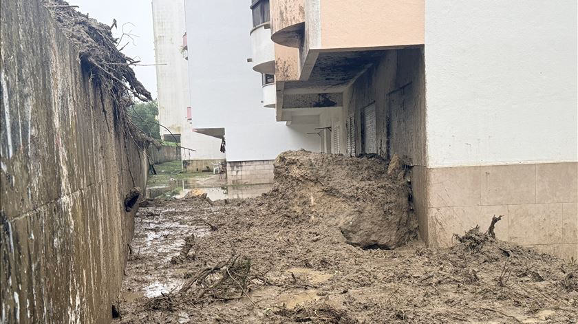 150 famílias podem ficar sem casa por definitivo em Almada, diz autarca