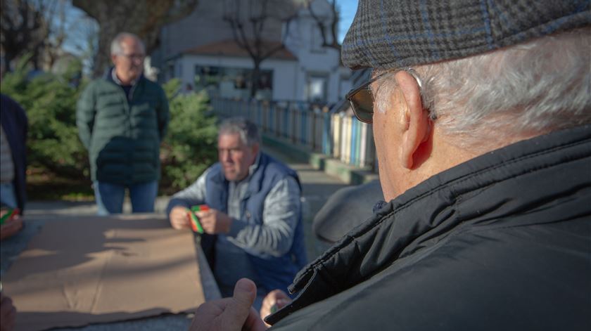 É difícil aceitar a perda da audição. “Todos envelhecemos, uns melhor do que outros”
