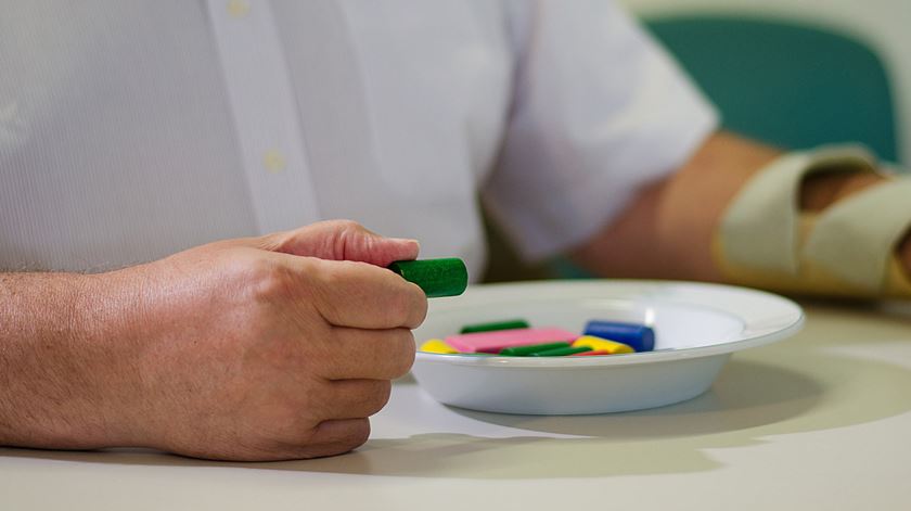 Sociedade Portuguesa do AVC alerta para falhas na reabilitação dos doentes no SNS