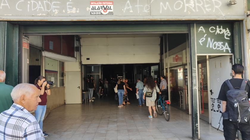 Momento da reabertura do centro comercial stop. Foto: RR