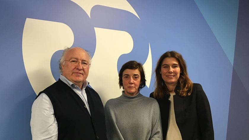 Padre Fernando Sampaio, Margarida Neto e Sandra Chaves Costa, do Gabinete de Escuta. Foto: Ângela Roque/RR