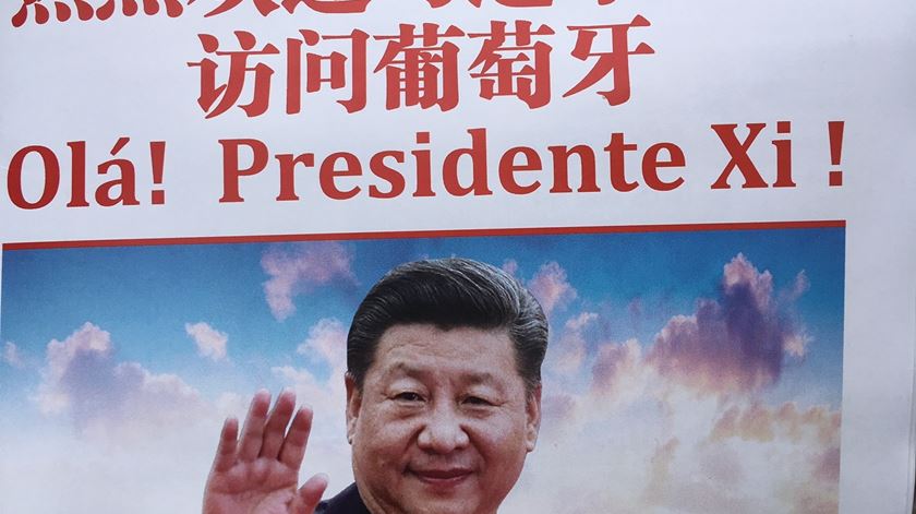 Comunidade chinesa celebra visita de Xi Jinping com edição especial de jornal