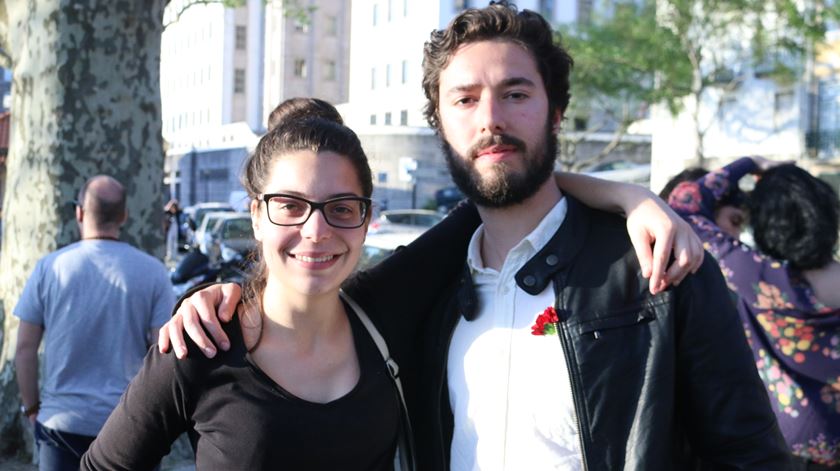 Beatriz Arnedo com o amigo Francisco Peixoto, estudante de Sociologia.