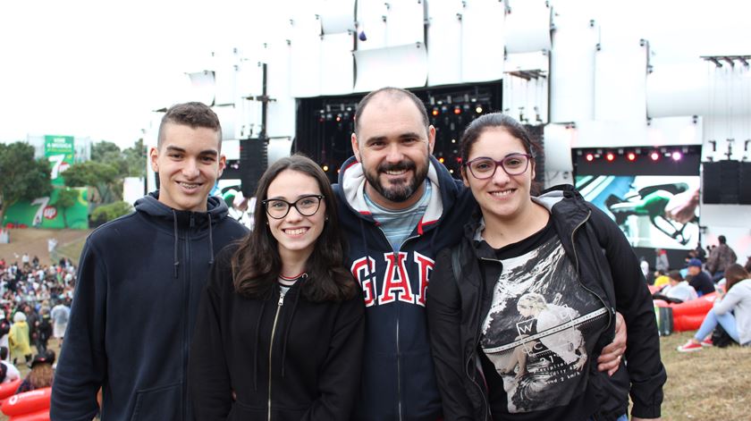 Hélder Pinheiro (2º á direita) foi com os amigos ver a homenagem a Zé Pedro