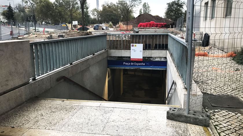 Metro da Praça de Espanha, estação onde ocorreu a derrocada na terça-feira e que provocou quatro feridos ligeiros. Foto: João Cunha/RR