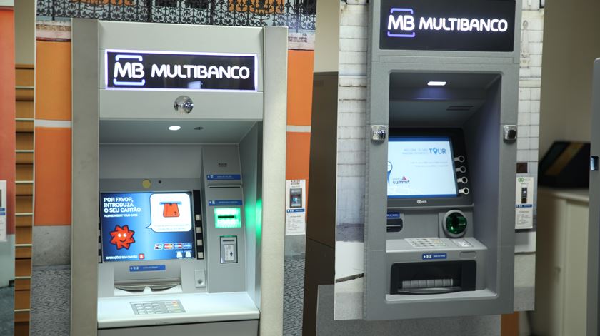 Jovem detido por roubo de idosa após levantar dinheiro num multibanco em Aveiro