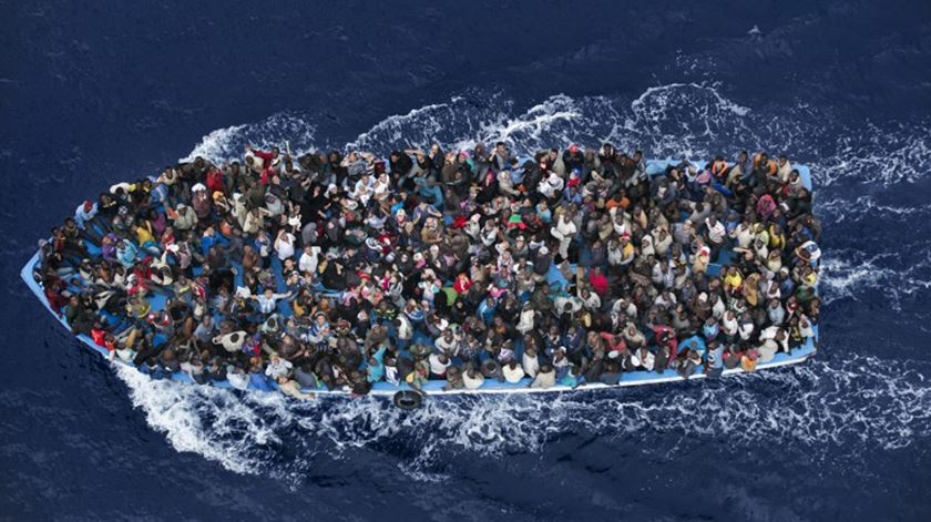 UE propõe pacote de ajuda financeira à Tunísia e novo acordo de migração UE propõe pacote de ajuda financeira à Tunísia e novo acordo de migração