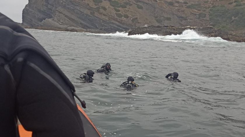 Encontrado corpo de pescador submarino desaparecido no mar em Aljezur desde quarta-feira