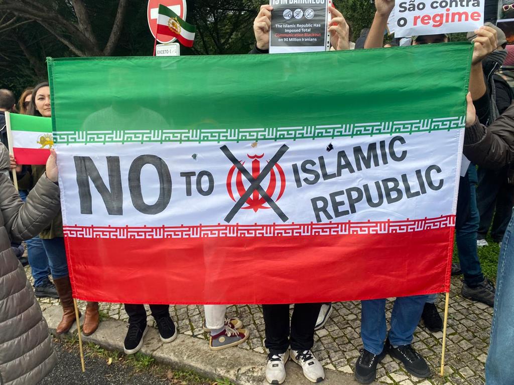 “Esta é a última batalha”. Iranianos protestam em Lisboa contra "regime brutal"