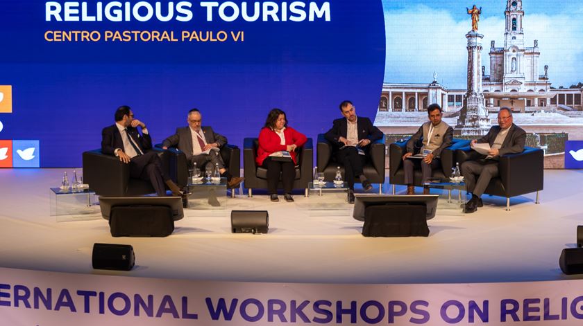 "O mundo precisa de paz urgentemente". Debate junta comunidades católica, judaica, hindu, evangélica e islâmica
