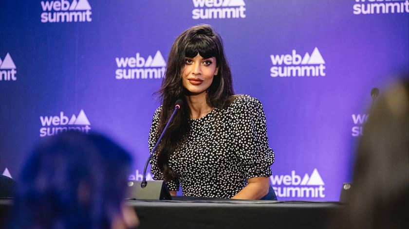 Jameela Jamil. "As redes sociais são responsáveis pelo declínio da saúde mental na nossa sociedade" Jameela Jamil. "As redes sociais são responsáveis pelo declínio da saúde mental na nossa sociedade"