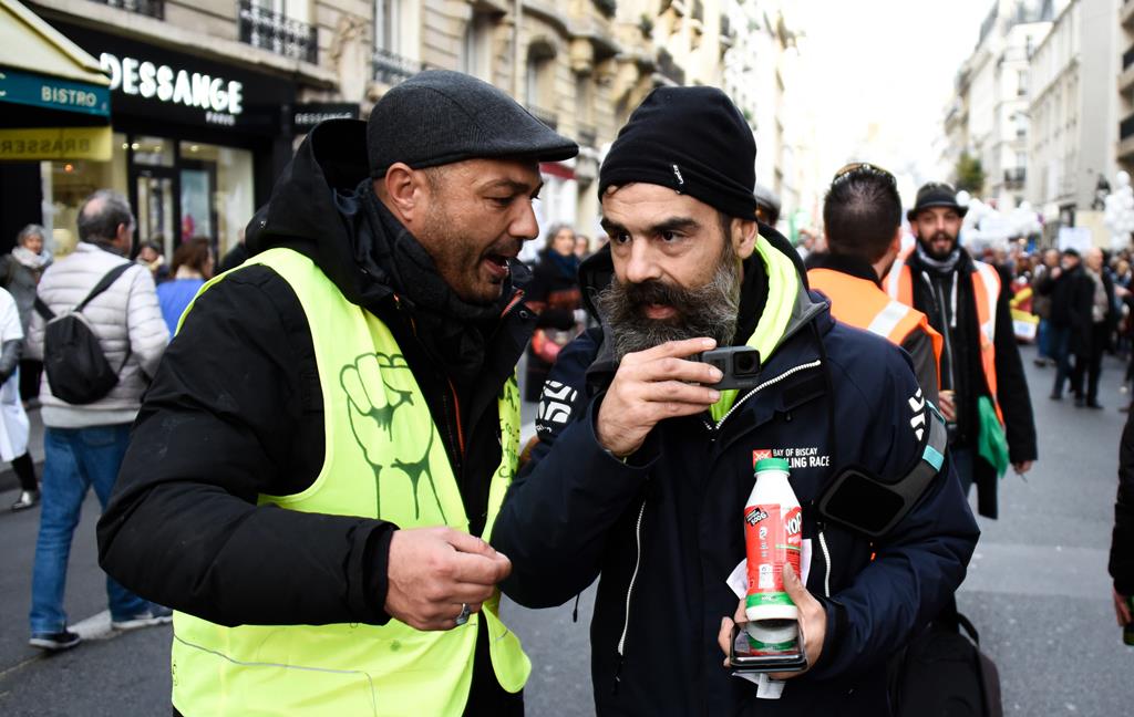 Jerome Rodrigues, um lusodescendente que se tornou um dos rostos dos coletes amarelos. Foto: Reuters