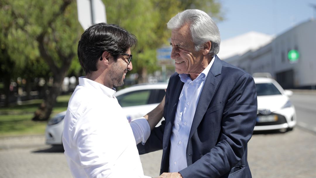 Jerónimo de Sousa com o autarca da VIdigueira. Foto: Inês Rocha/RR