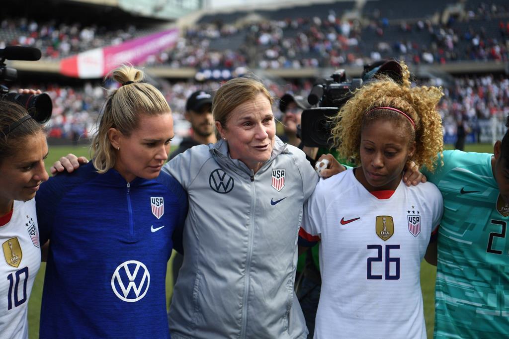 Jill Ellis ganhou dois Campeonatos do Mundo com os EUA. Foto: Twitter USWNT Jill Ellis ganhou dois Campeonatos do Mundo com os EUA. Foto: Twitter USWNT