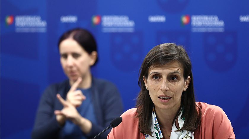 A secretária de Estado da Saúde, Jamila Madeira, na conferência de imprensa desta quarta-feira sobre pandemia Covid-19. Foto: António Pedro Santos/Lusa A secretária de Estado da Saúde, Jamila Madeira, na conferência de imprensa desta quarta-feira sobre pandemia Covid-19. Foto: António Pedro Santos/Lusa
