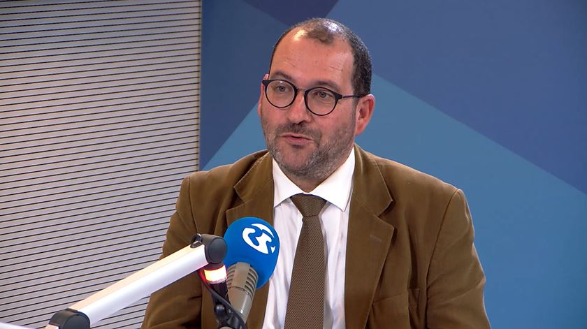 Ministro rejeita relação entre condições da escola e morte de aluna em Seia