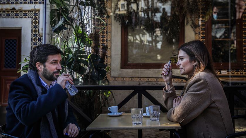 Isabel Moreira entra na campanha de João Ferreira com críticas implícitas a "populismo" de Ana Gomes Isabel Moreira entra na campanha de João Ferreira com críticas implícitas a "populismo" de Ana Gomes