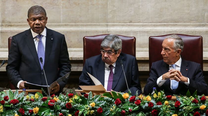 João Lourenço discursa no Parlamento, em Lisboa. Foto: Mário Cruz/Lusa