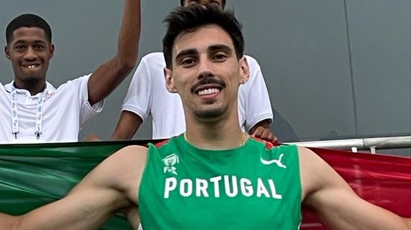 Recorde nacional para a estafeta 4x400m de Portugal
