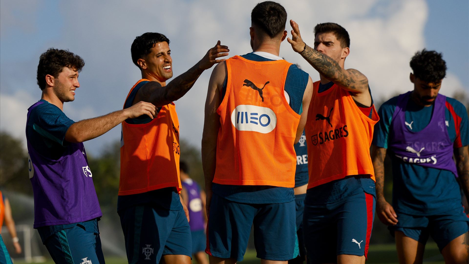 Pedro Gonçalves e João Neves já treinam