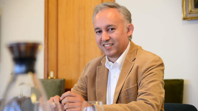 Pandora Papers. "Morais Sarmento e Manuel Pinho foram beneficiários do quadro legal que criaram"