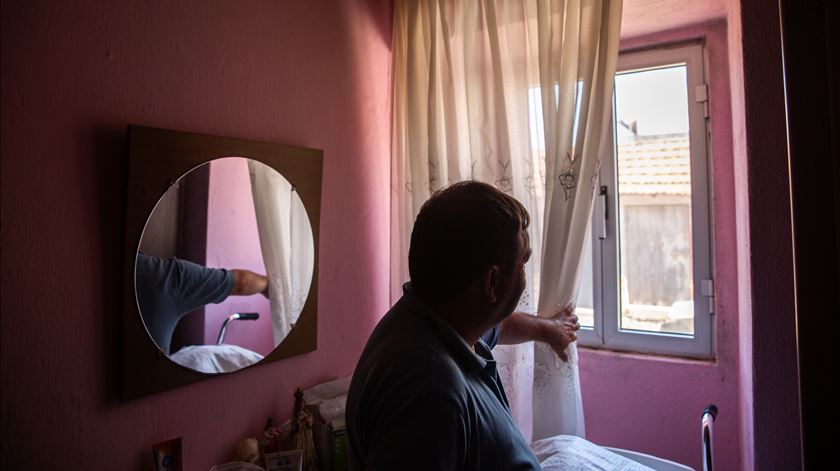 "A vergonha vai-se perdendo aos poucos." Ainda são residuais, mas há cada vez mais homens cuidadores