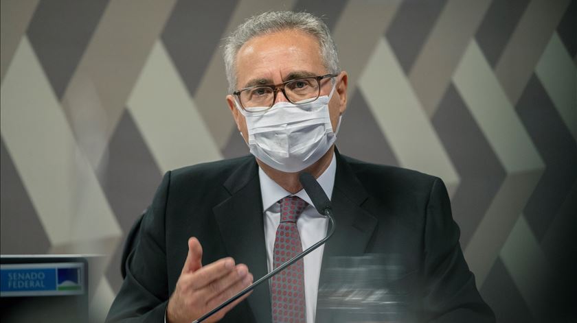Bolsonaro é "serial killer", diz relator de investigação sobre a pandemia